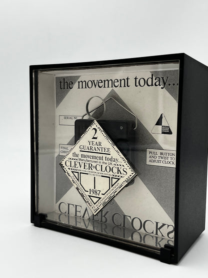 Horloge de bureau  postmoderne Clever Clocks, Douglas Chalk, 1987