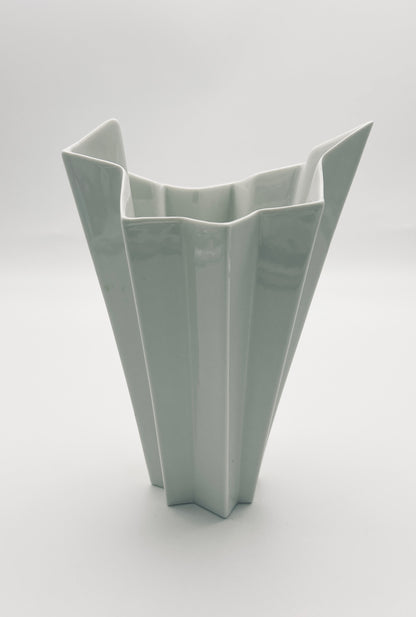 Vase blanc plissé Memphis, Hutshenreuther, 80s