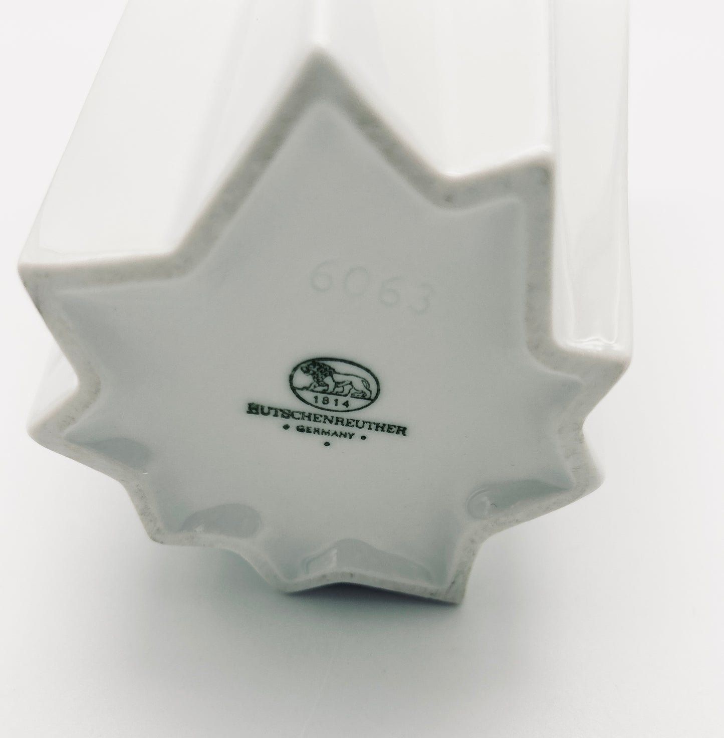 Vase blanc plissé Memphis, Hutshenreuther, 80s
