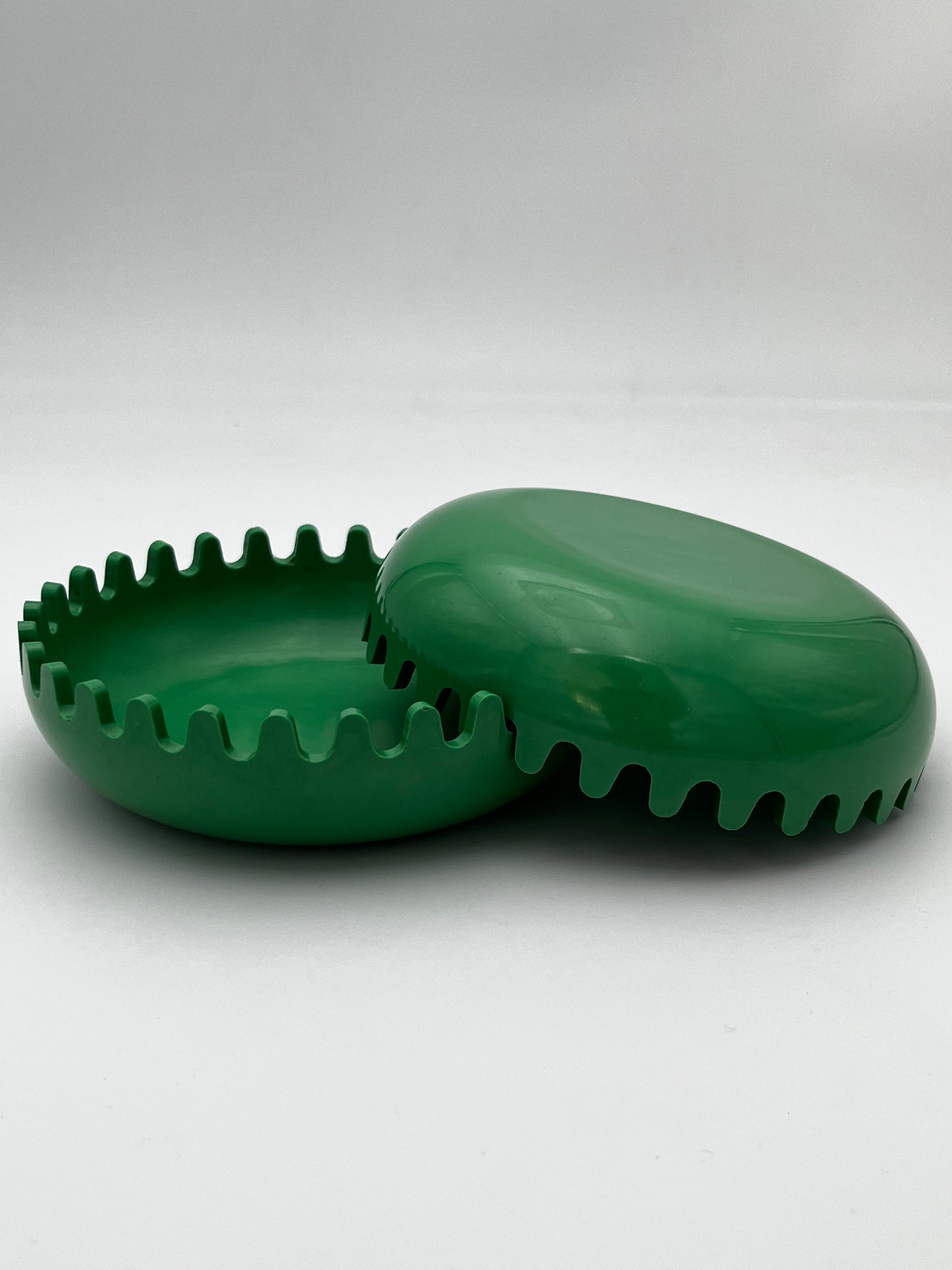 Cendrier 'Clam' mélamine vert, Pentagram, Italy 70s