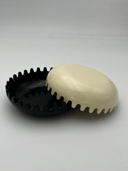 Cendrier 'Clam' mélamine bicolore Mebel, Italy 70s