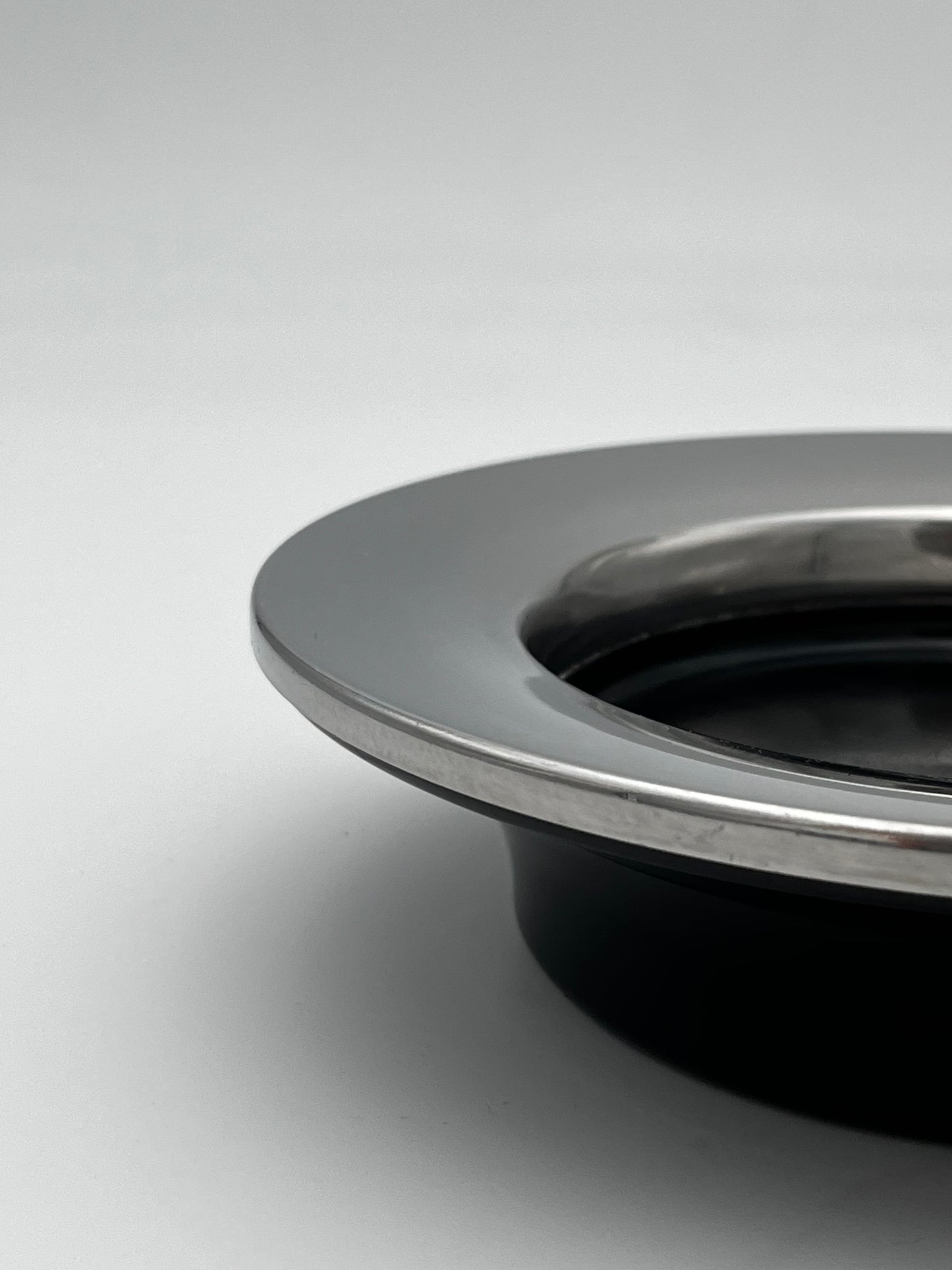Cendrier Kartell métal chromé et ABS de Gino Colombino, Italie, 60s