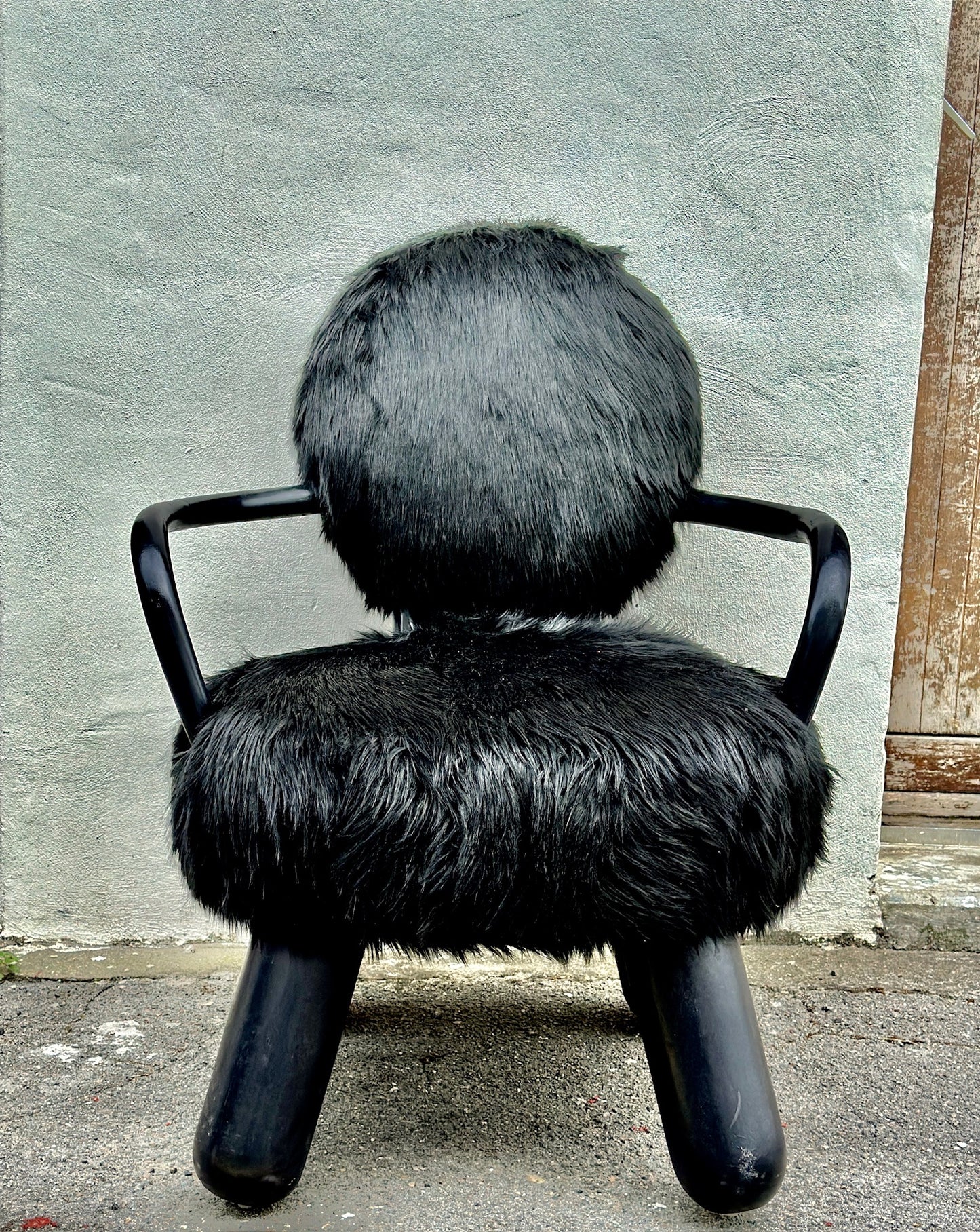 Paire de fauteuils Kate, teck et fourrure, Olivier De Schrijver, 2000s