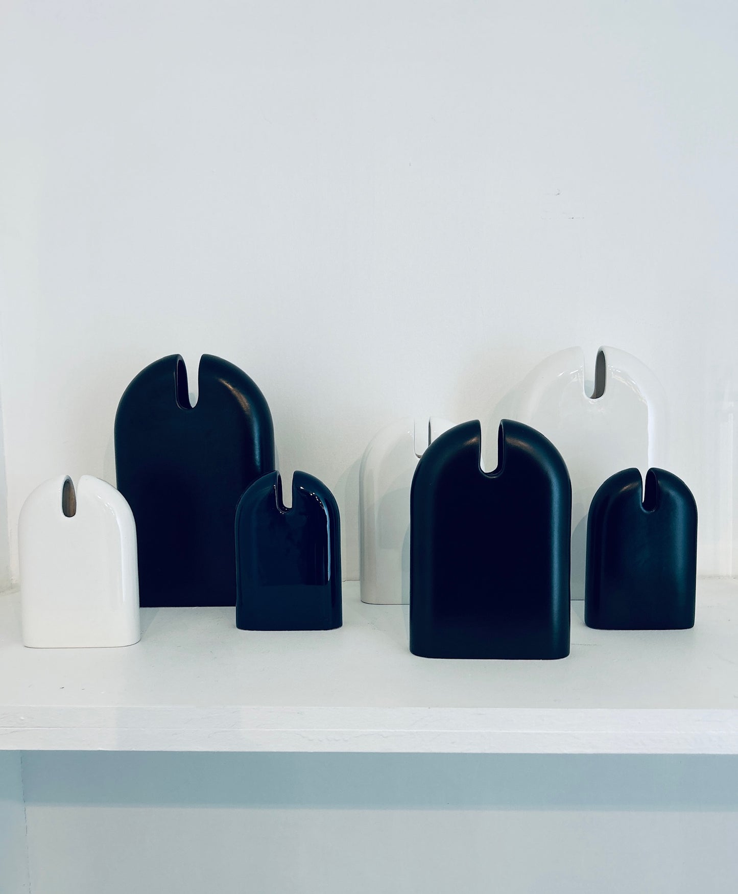 Vases noirs, trio, céramique, Sicart Cartigliano, Pino Spagnolo, Italie, 70s
